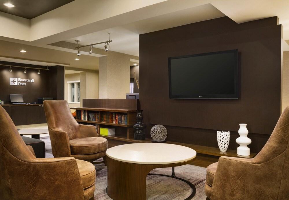 Courtyard By Marriott Champaign Hotell Exteriör bild