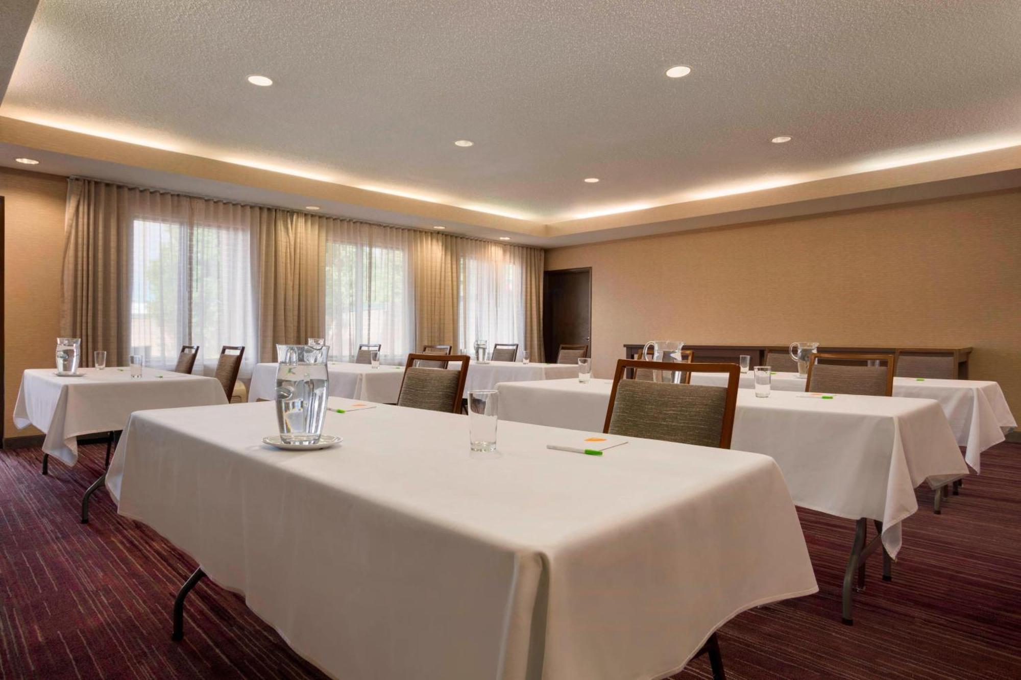 Courtyard By Marriott Champaign Hotell Exteriör bild