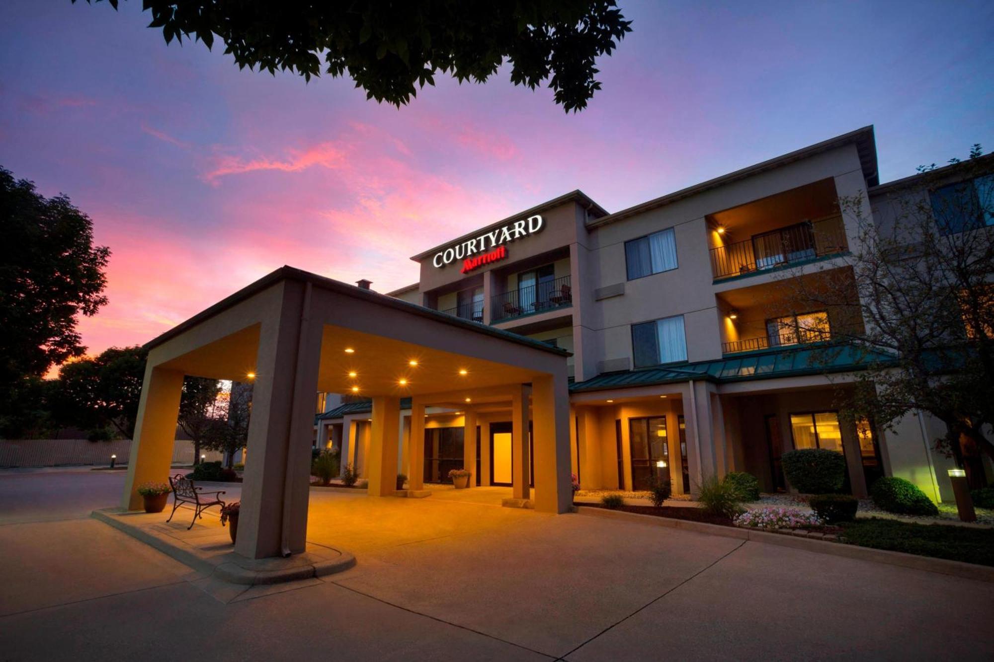 Courtyard By Marriott Champaign Hotell Exteriör bild