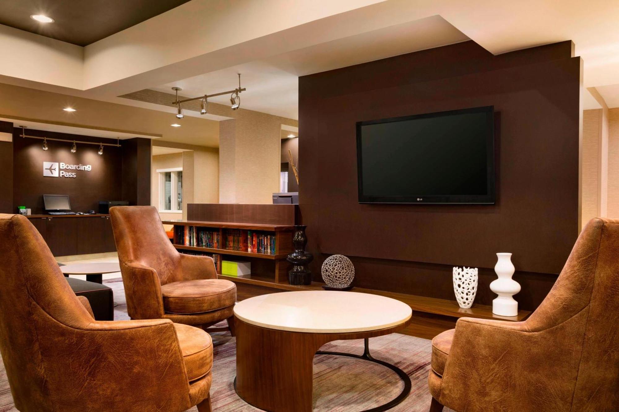 Courtyard By Marriott Champaign Hotell Exteriör bild